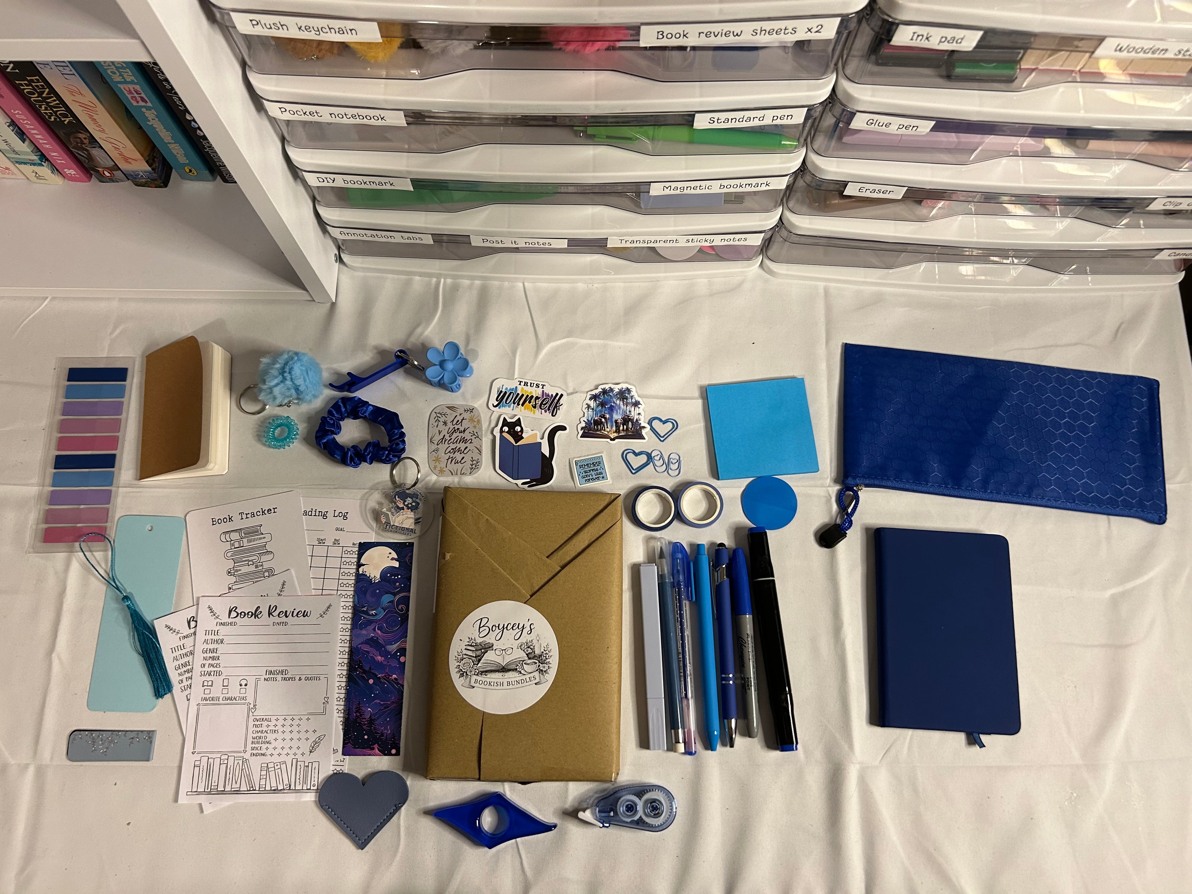 30 item - Gold bookish bundle