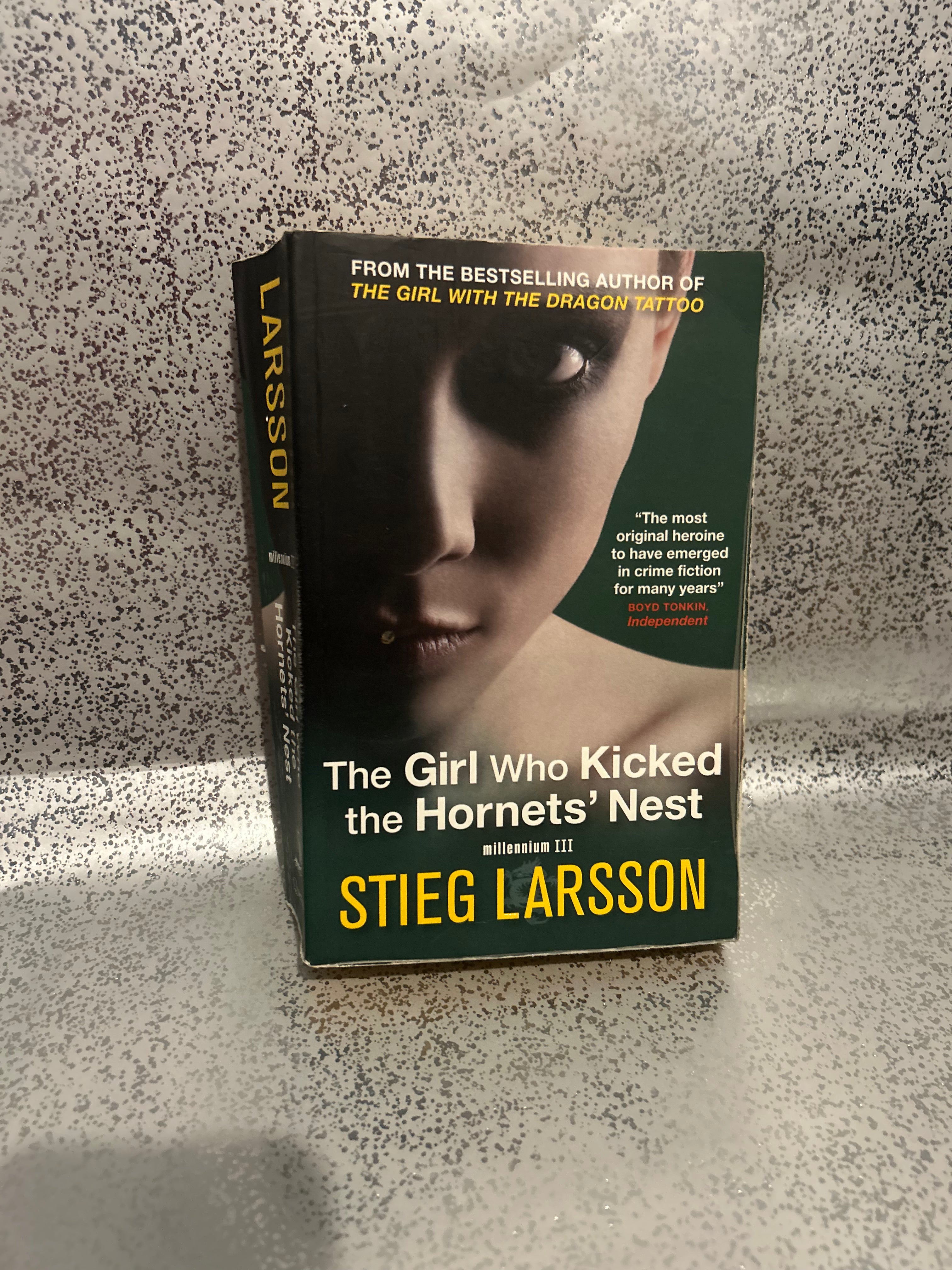 Stieg Larsson - The Girl who kicked the hornets' nest (4 available)