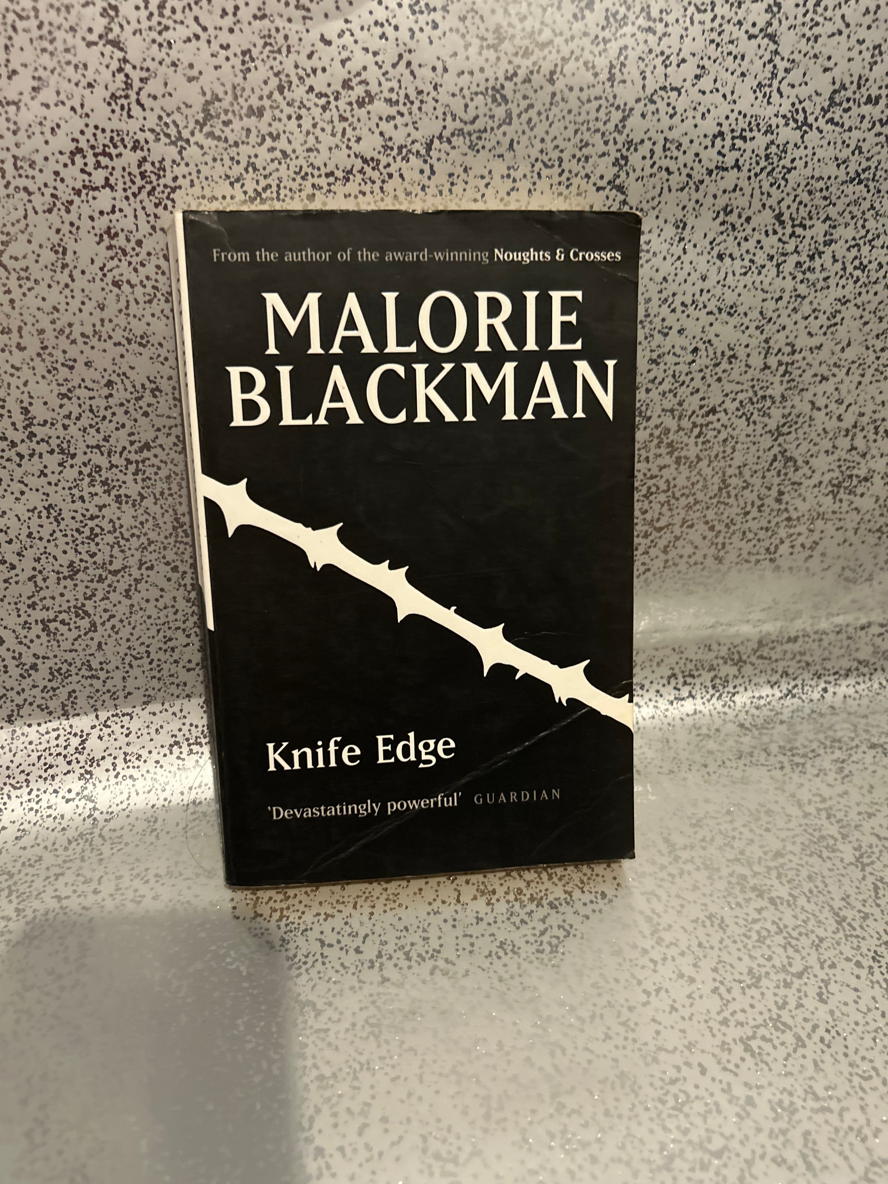 Malorie Blackman - Knife Edge