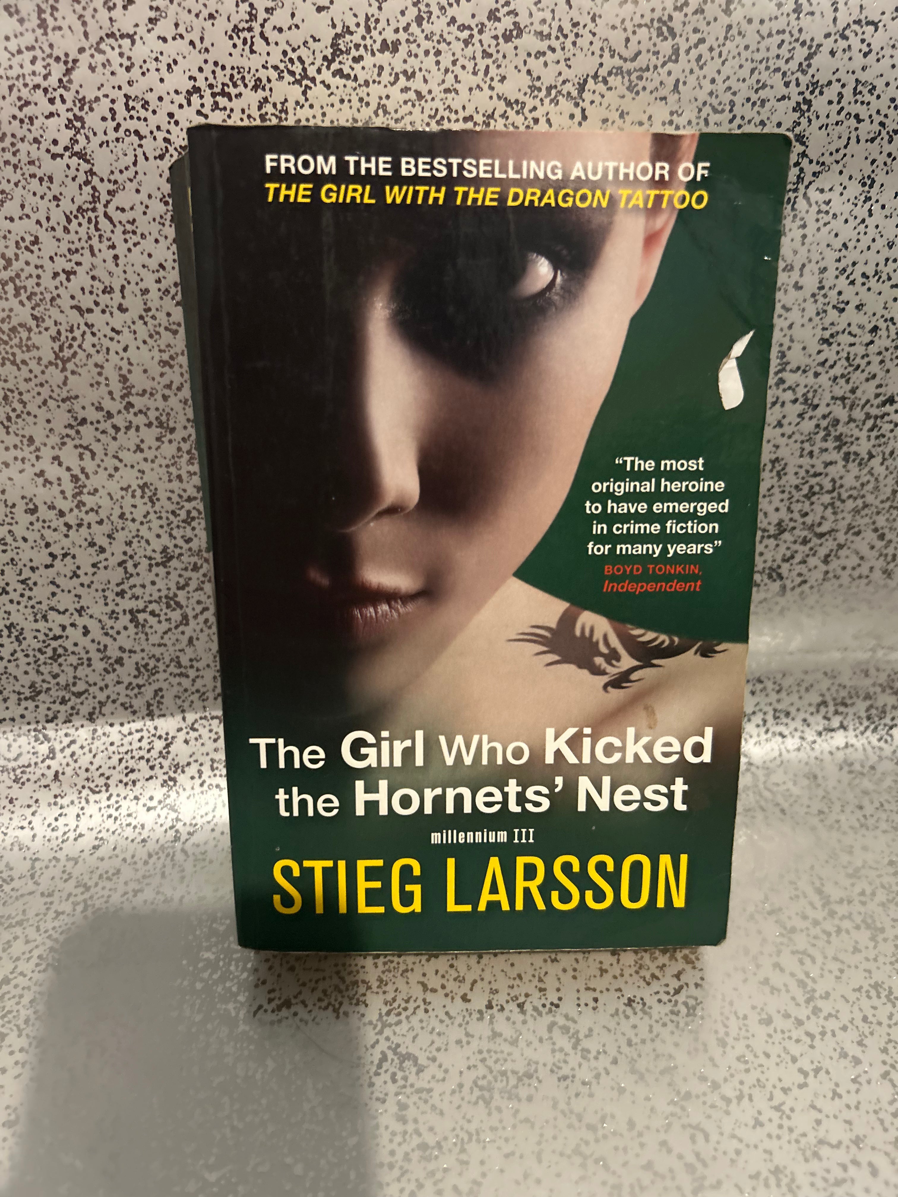Stieg Larsson - The Girl who kicked the hornets' nest (4 available)