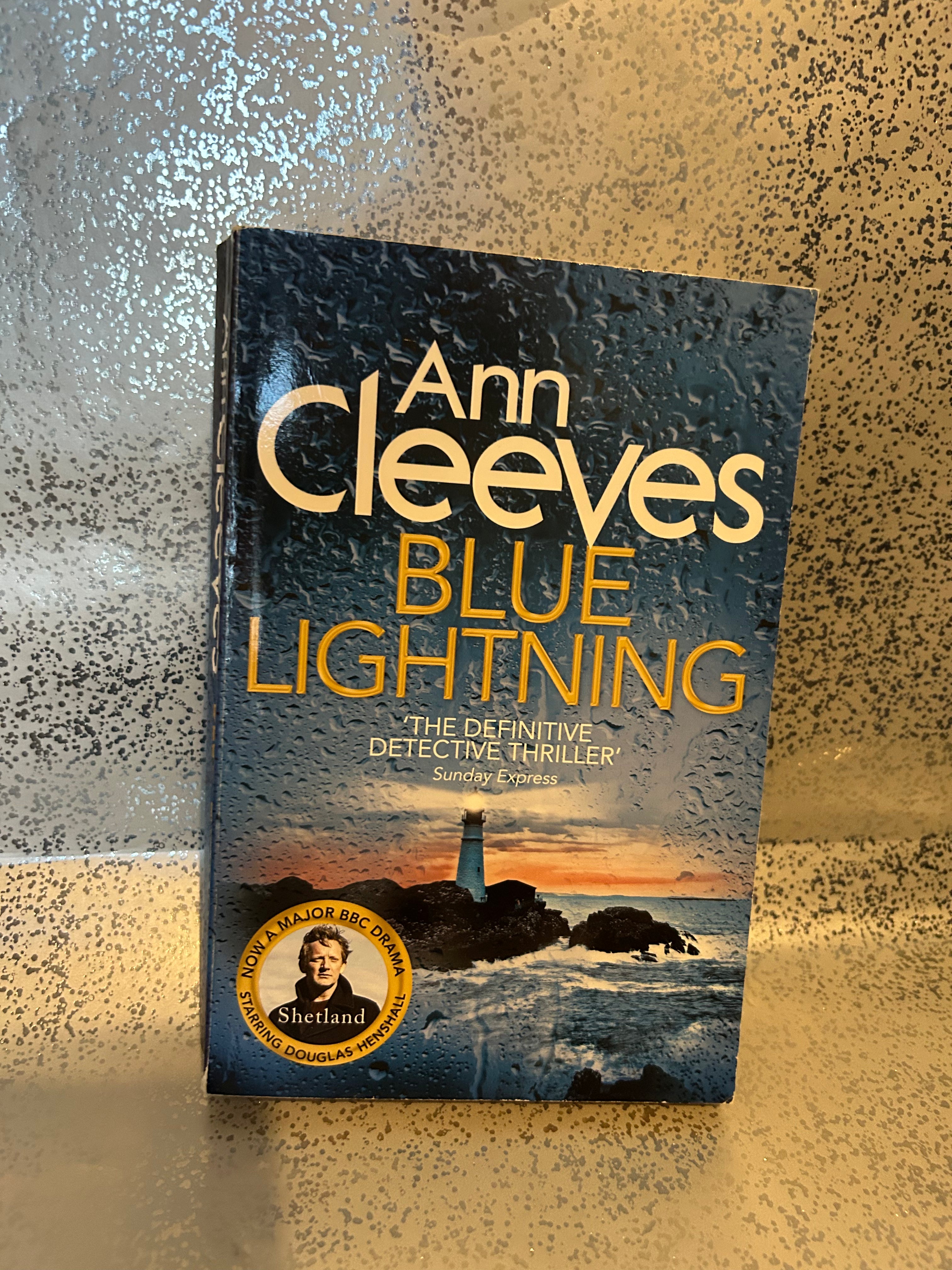 Ann Cleeves - Blue Lightning